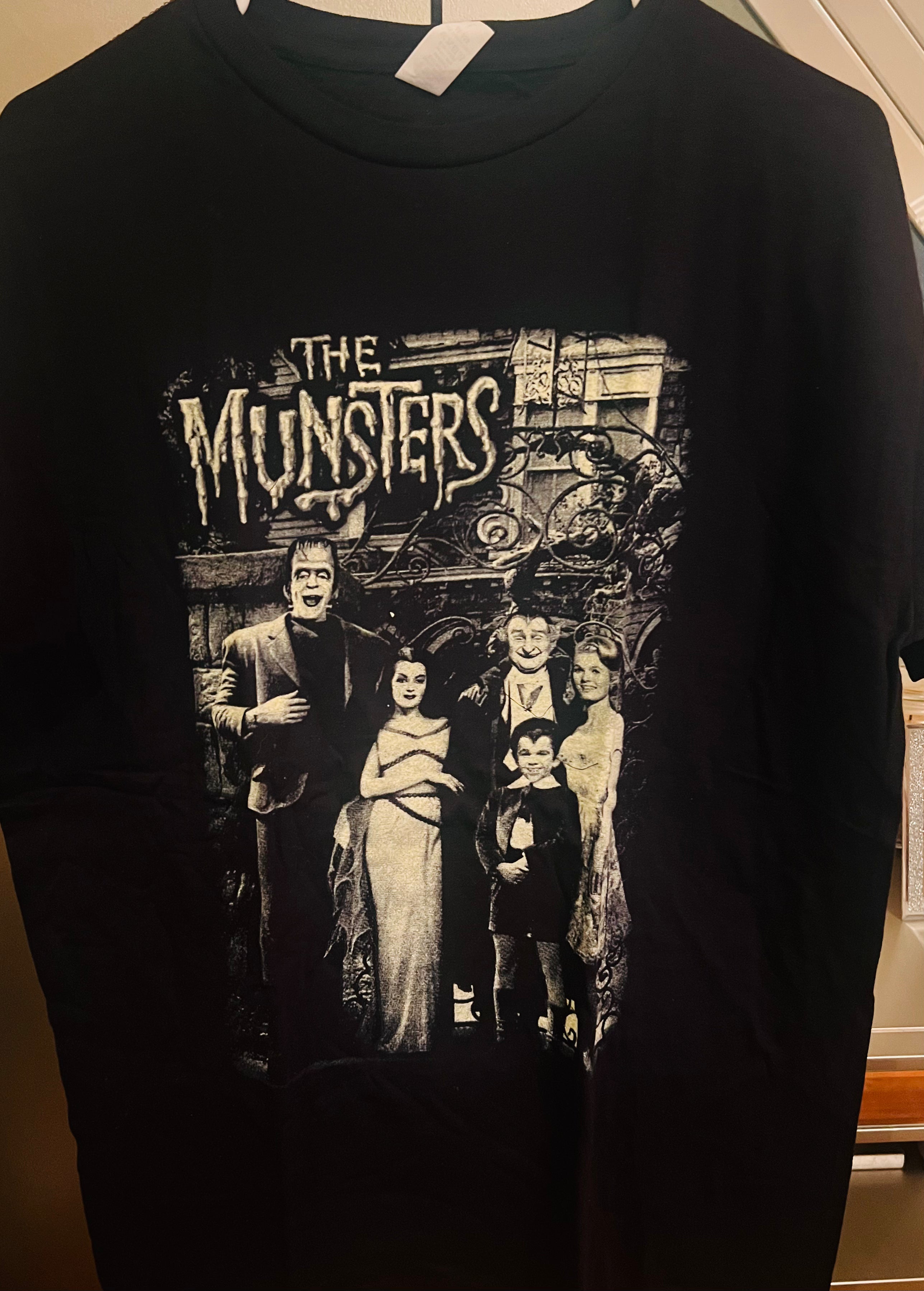 THE MUNSTERS UNISEX GRAPHIC TEE