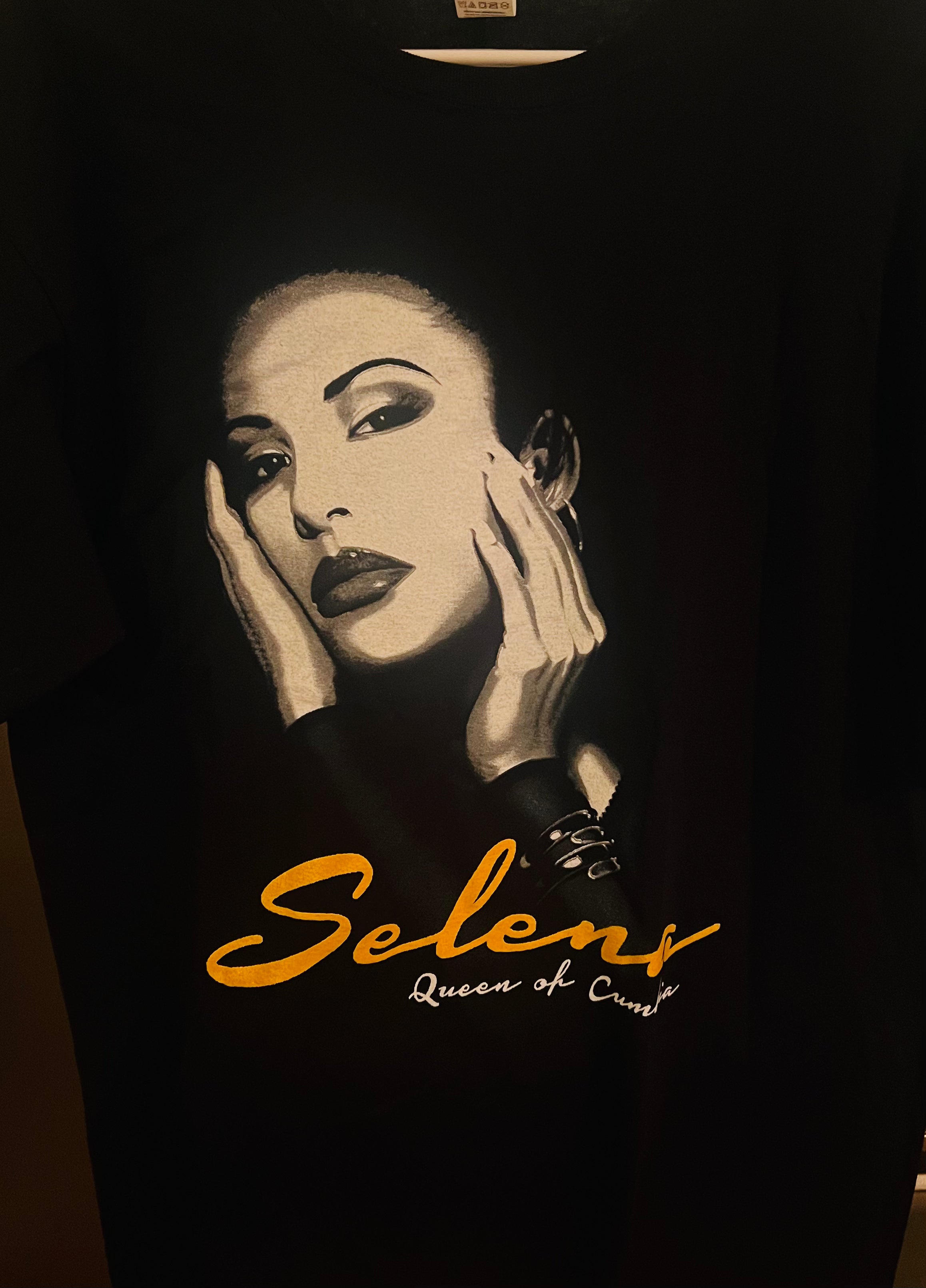 SELENA UNISEX GRAPHIC TEE