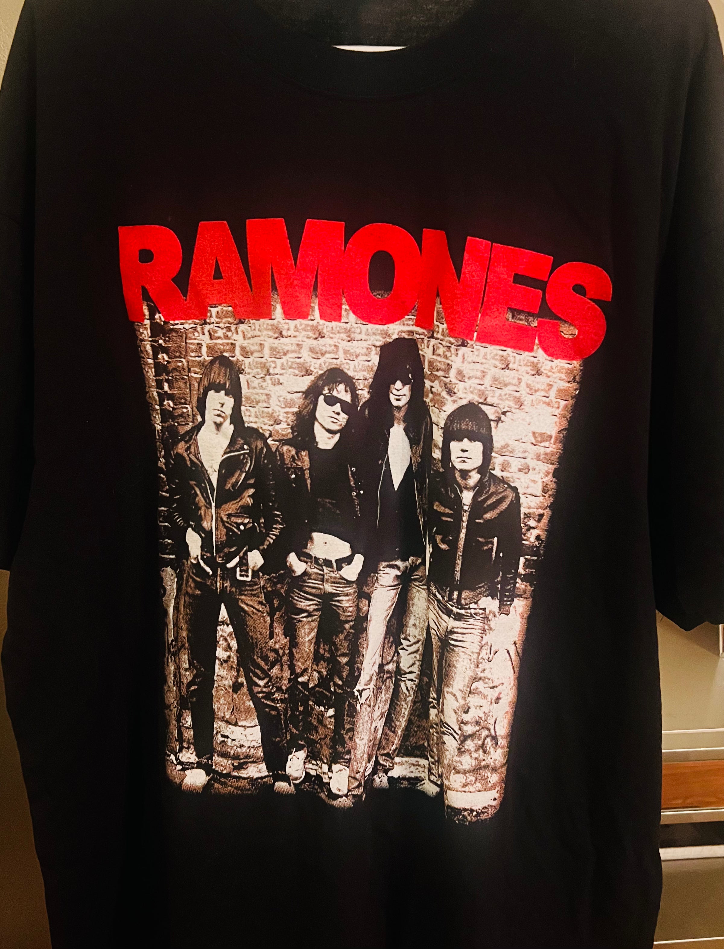 RAMONES UNISEX GRAPHIC TEE