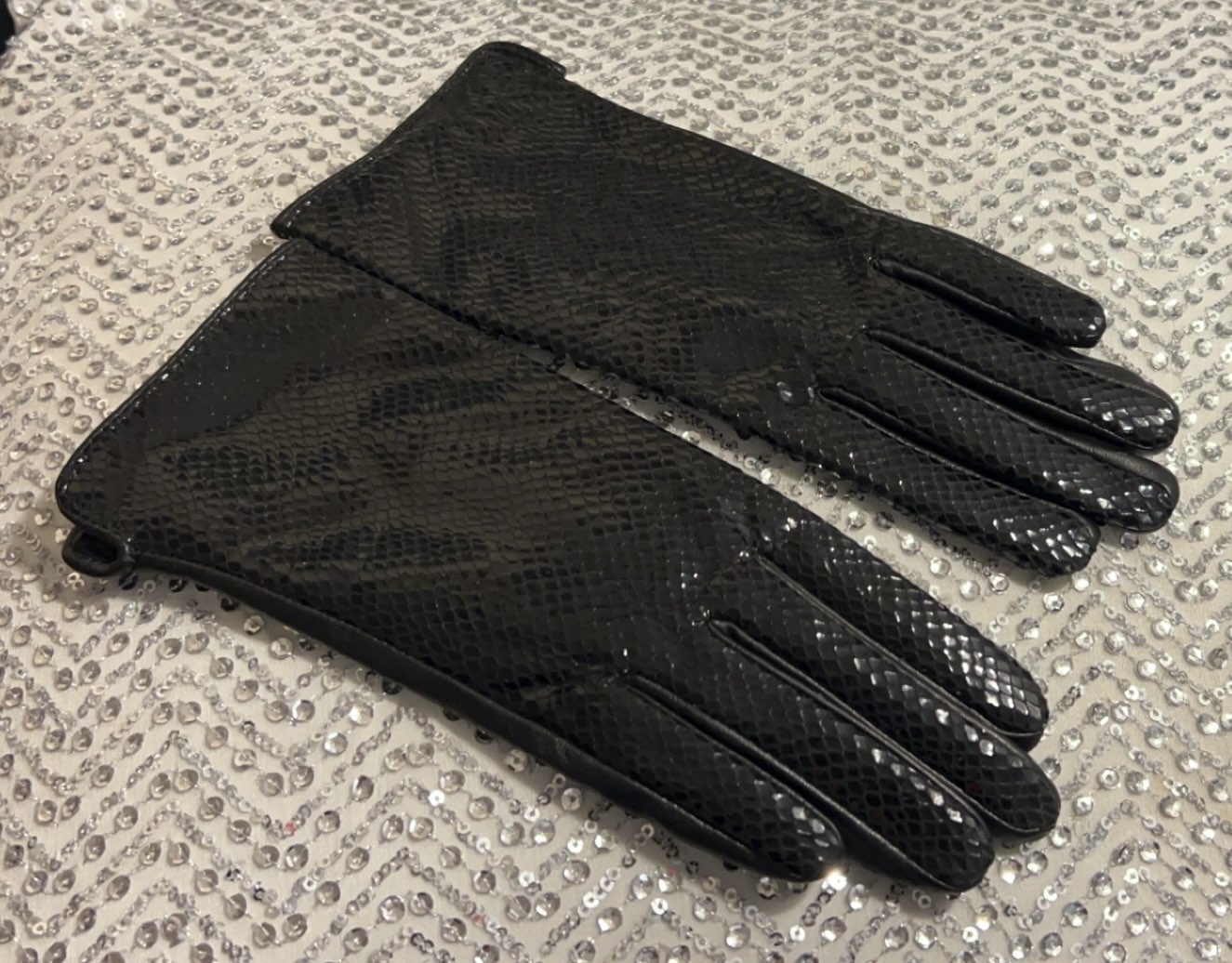 Razzle Dazzle Snakeskin Print Gloves